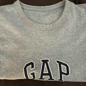 GAP Gray Short Sleeve Tee Classic Logo